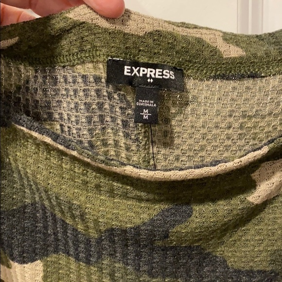 Express Waffle Camo Flirty Top EUC - Picture 4 of 11